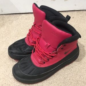 🖤❤️NIKE WOODSIDE BOOTS🖤❤️